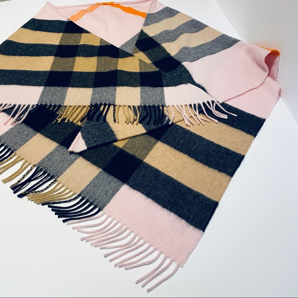 BURBERRY HALF MEGA CASHMERE BANDANA SCARF / WRAP - Picture 6 of 10